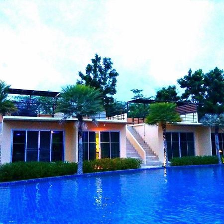 Bangkok.Grand.Resort Bang Bo Esterno foto