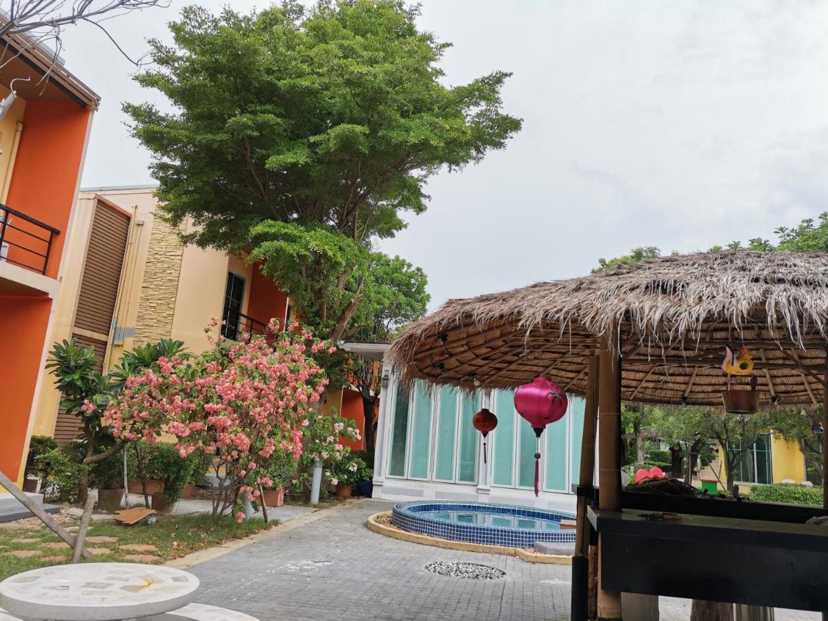 Bangkok.Grand.Resort Bang Bo Esterno foto