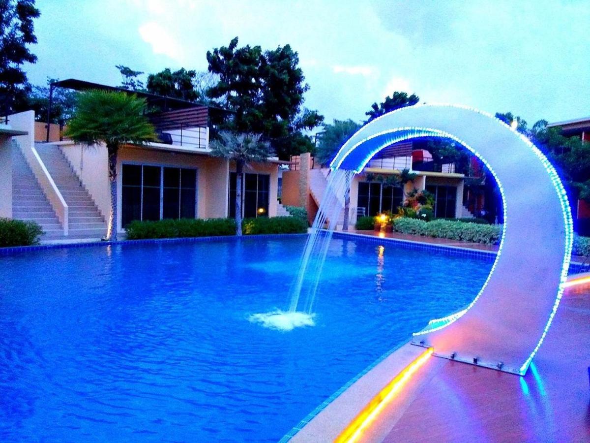 Bangkok.Grand.Resort Bang Bo Esterno foto