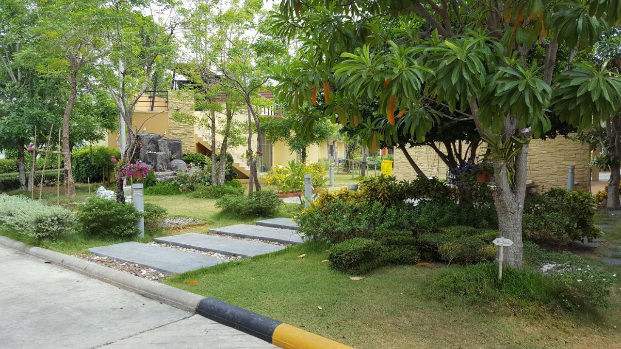 Bangkok.Grand.Resort Bang Bo Esterno foto