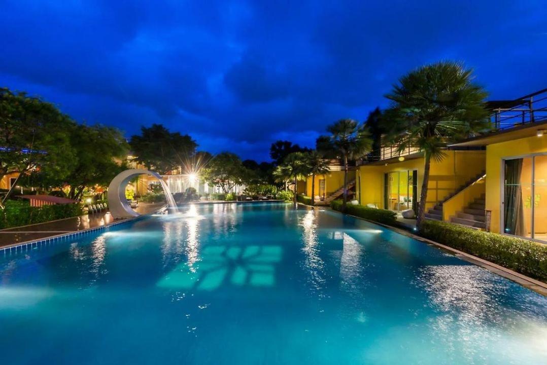 Bangkok.Grand.Resort Bang Bo Esterno foto