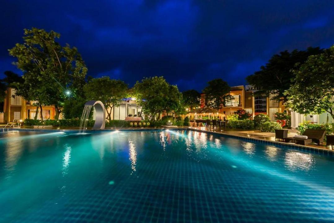 Bangkok.Grand.Resort Bang Bo Esterno foto