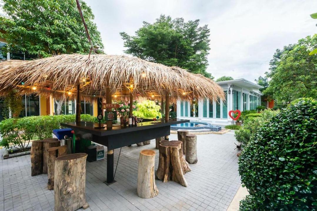 Bangkok.Grand.Resort Bang Bo Esterno foto