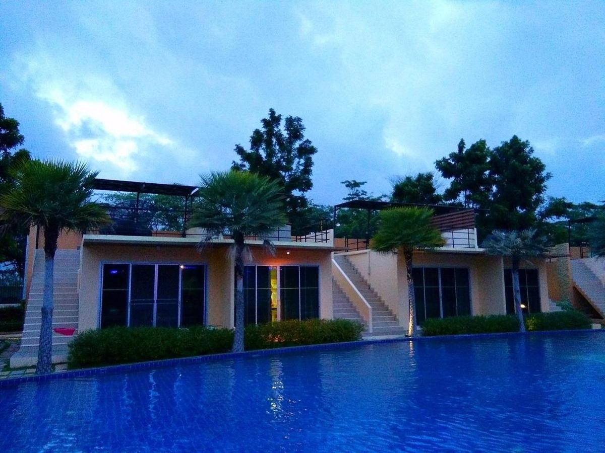Bangkok.Grand.Resort Bang Bo Esterno foto
