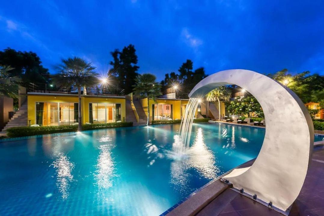 Bangkok.Grand.Resort Bang Bo Esterno foto