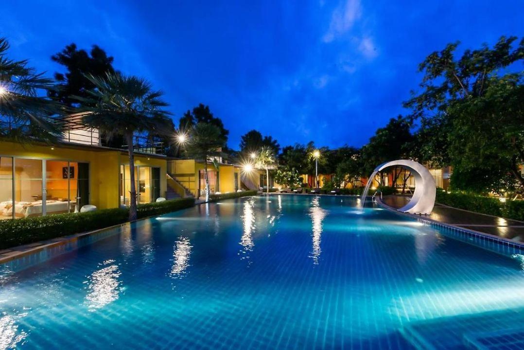 Bangkok.Grand.Resort Bang Bo Esterno foto