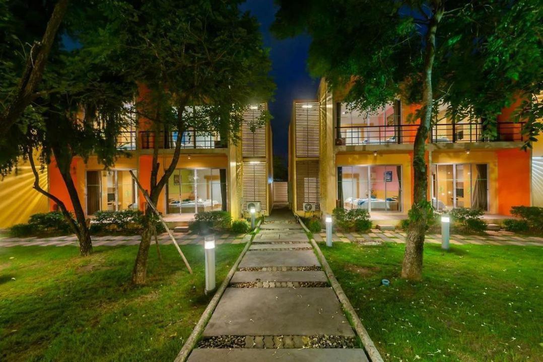 Bangkok.Grand.Resort Bang Bo Esterno foto